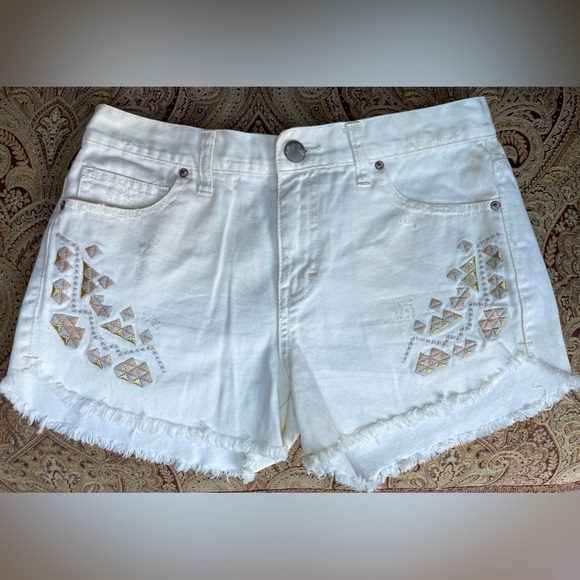 Free People Distressed White Denim Cut Off Geometric Aztec Pattern Jean Shorts - Picture 1 of 5